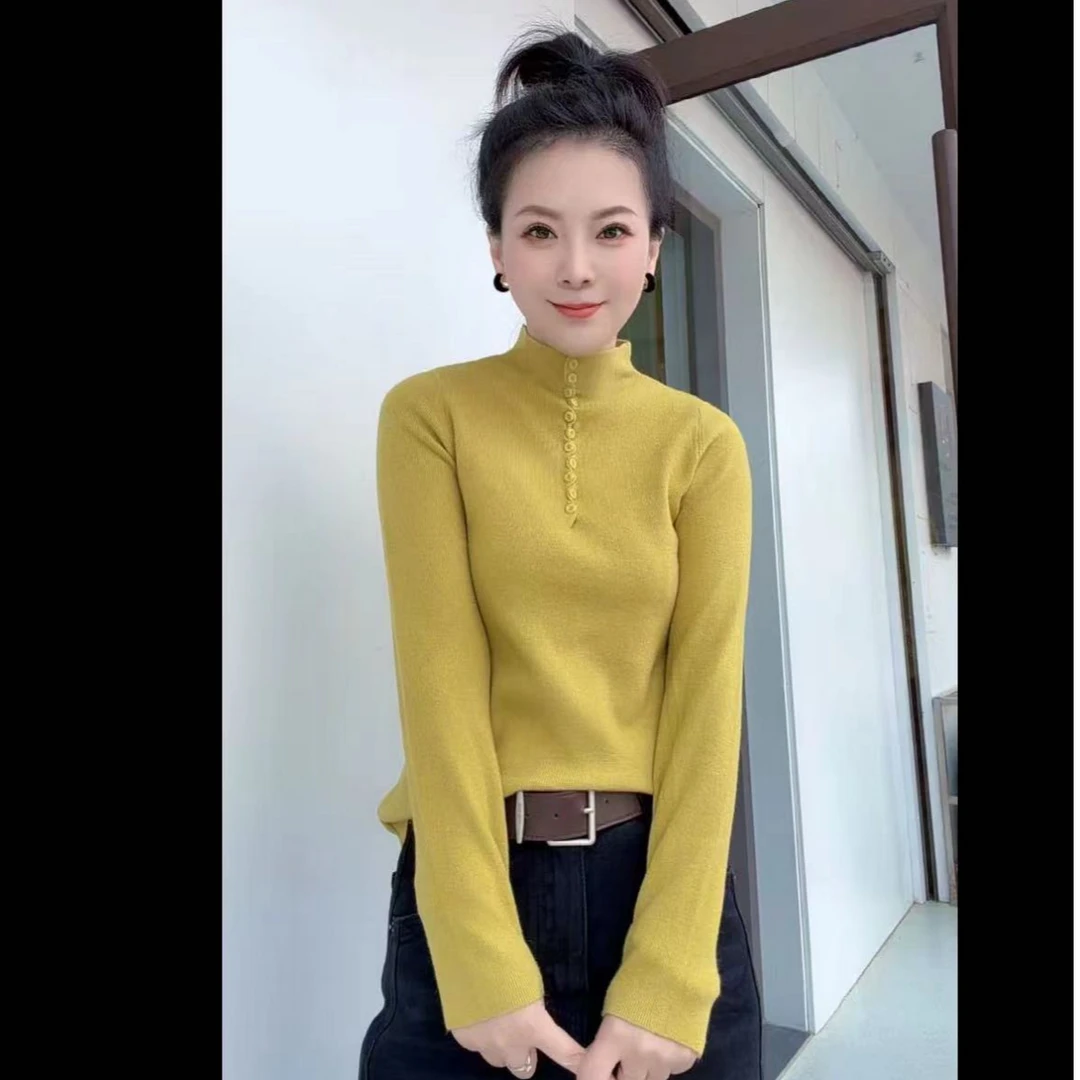 多扣中领针织衫--
