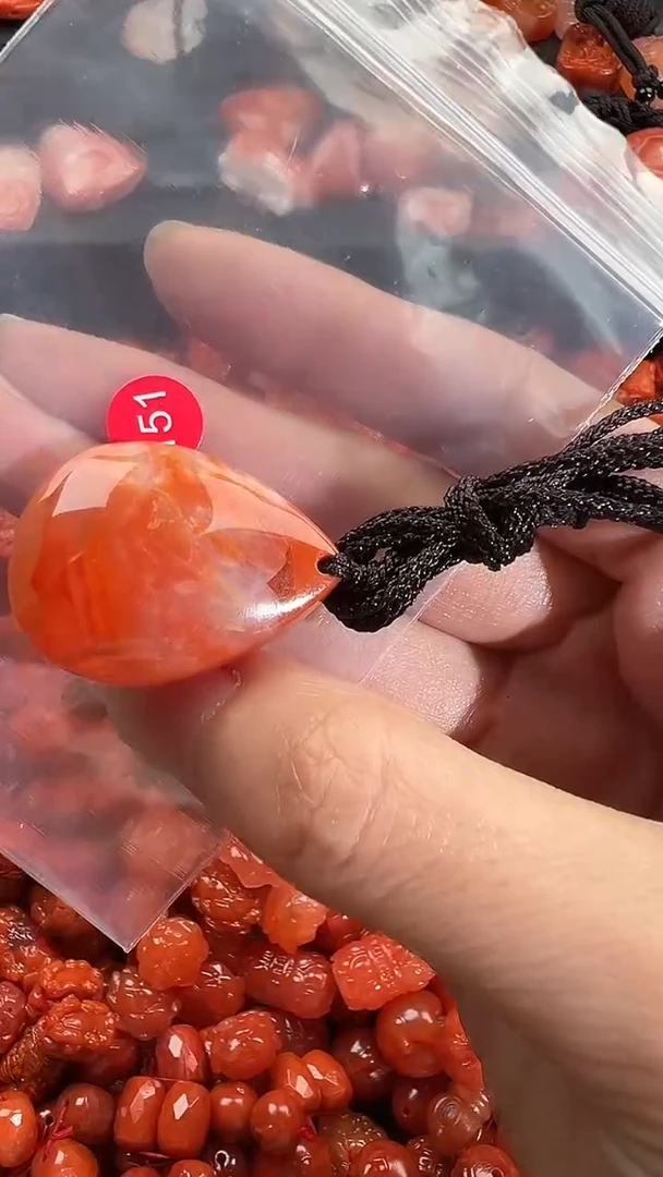 颈饰未镶嵌南红玛瑙1