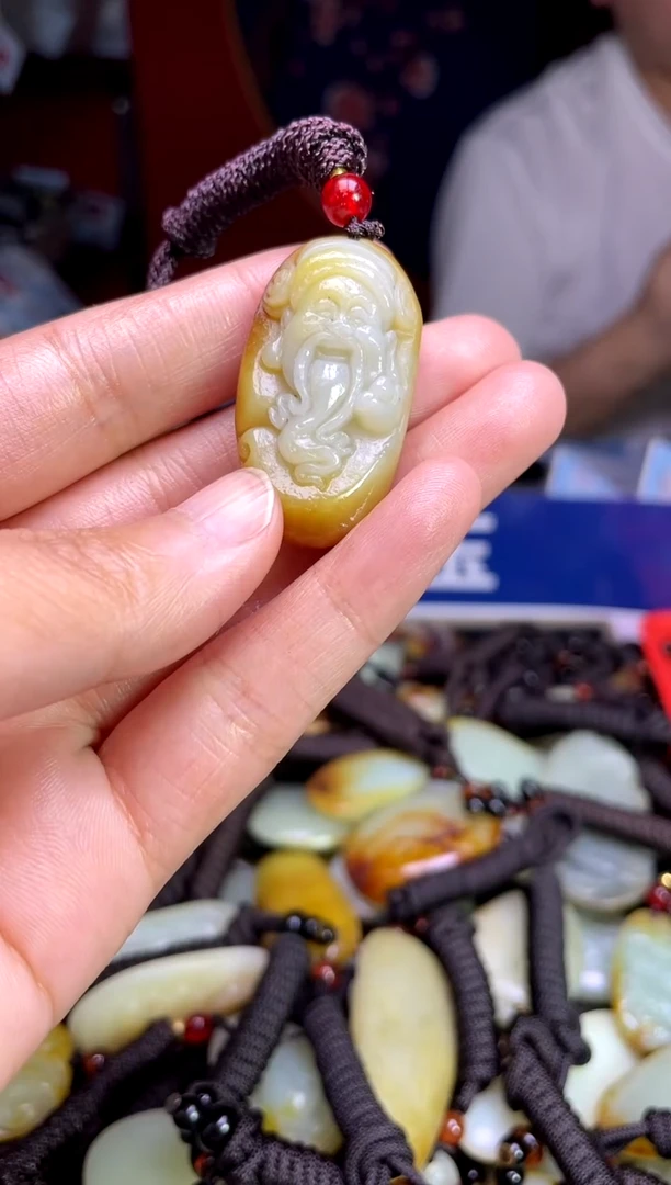 和田玉未镶嵌颈饰1