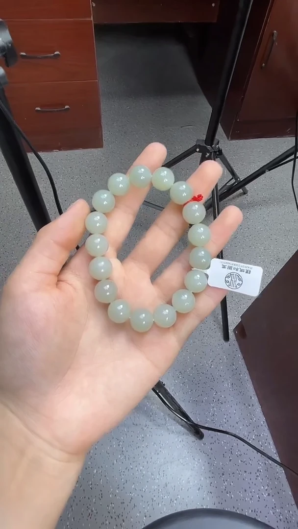 手串未镶嵌和田玉近矿青白玉卡12手串（产地直发）