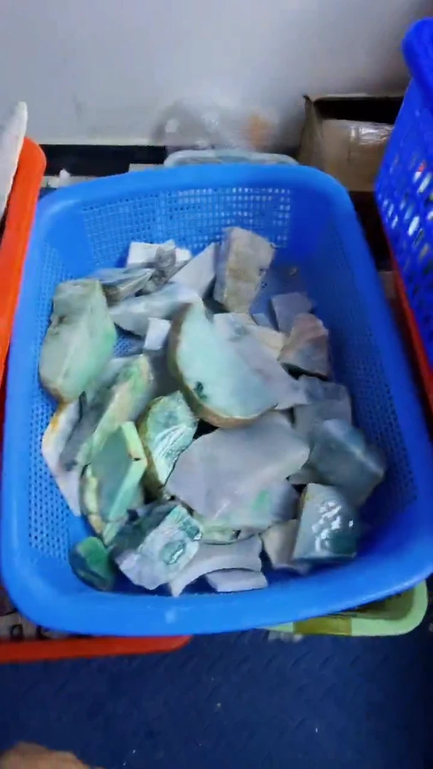 翡翠挂件未镶嵌莫*狂天然翡翠191