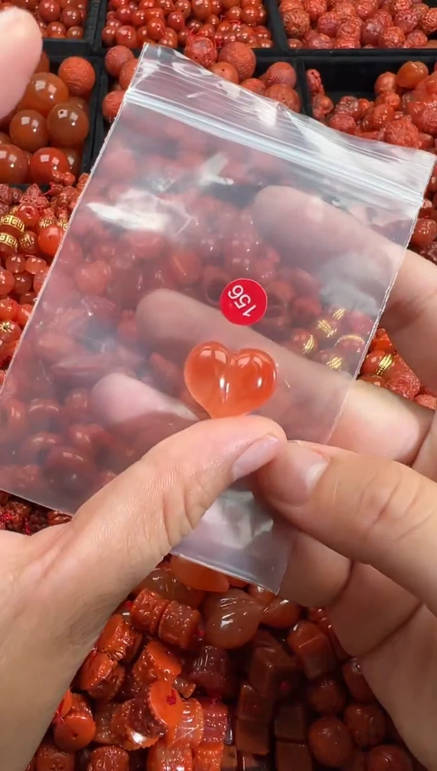 南红玛瑙未镶嵌颈饰1