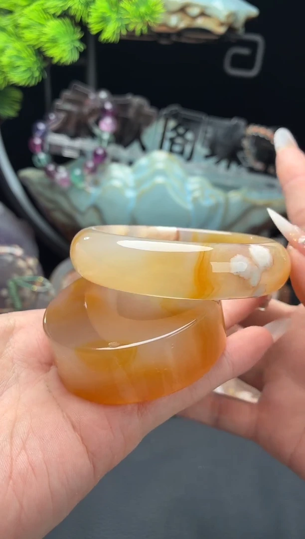 石英质玉手镯（圆镯）未镶嵌60