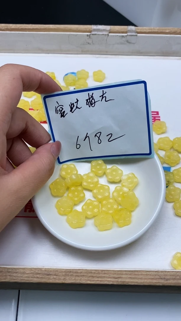 未镶嵌蜜蜡裸石M84 白花蜡 梅花 6个8元