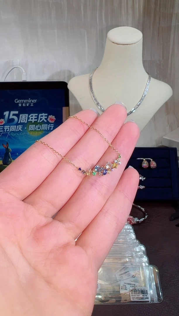 颈饰彩色蓝宝石18K金镶嵌BN18073-A