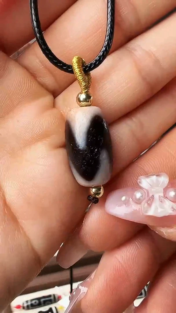 【闪购商品】玛瑙/玉髓颈饰未镶嵌虎牙