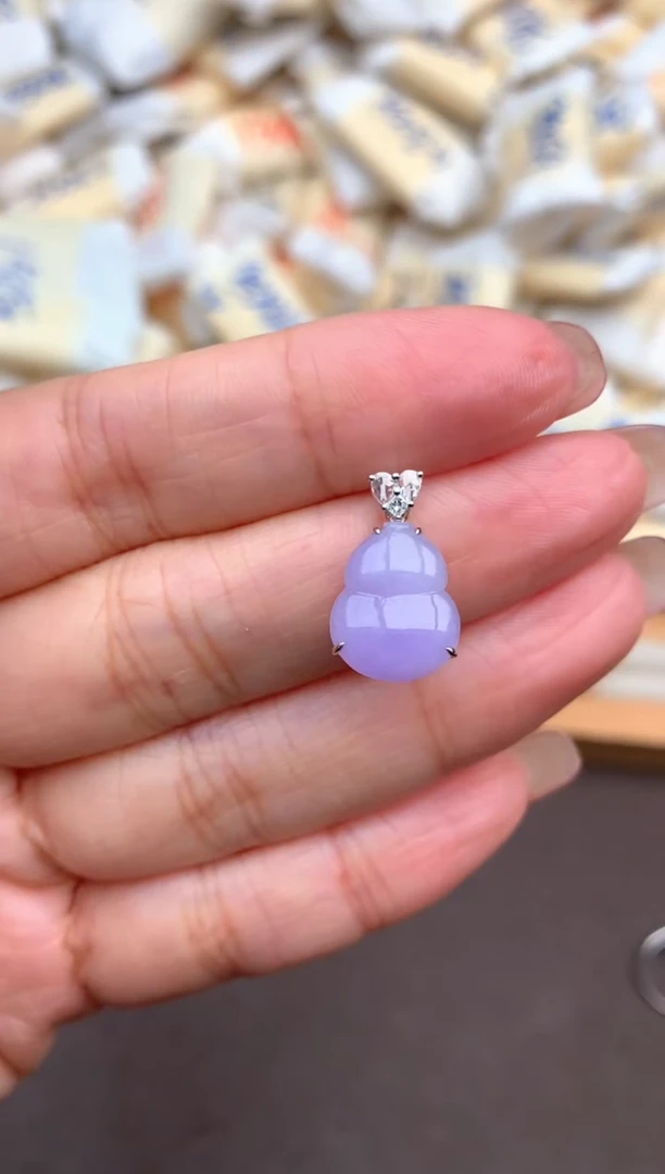 18K金镶嵌挂件翡翠—