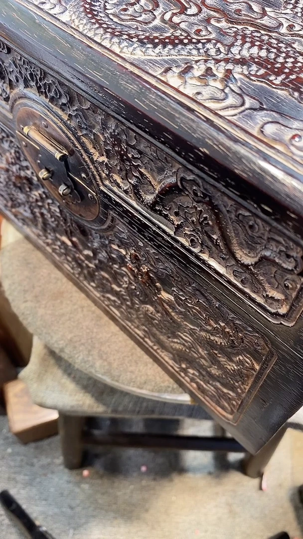 木木雕款老*大盒子一个