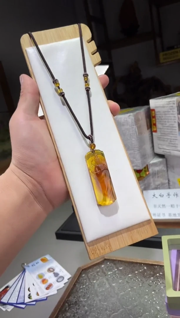 琥珀颈饰未镶嵌大势至