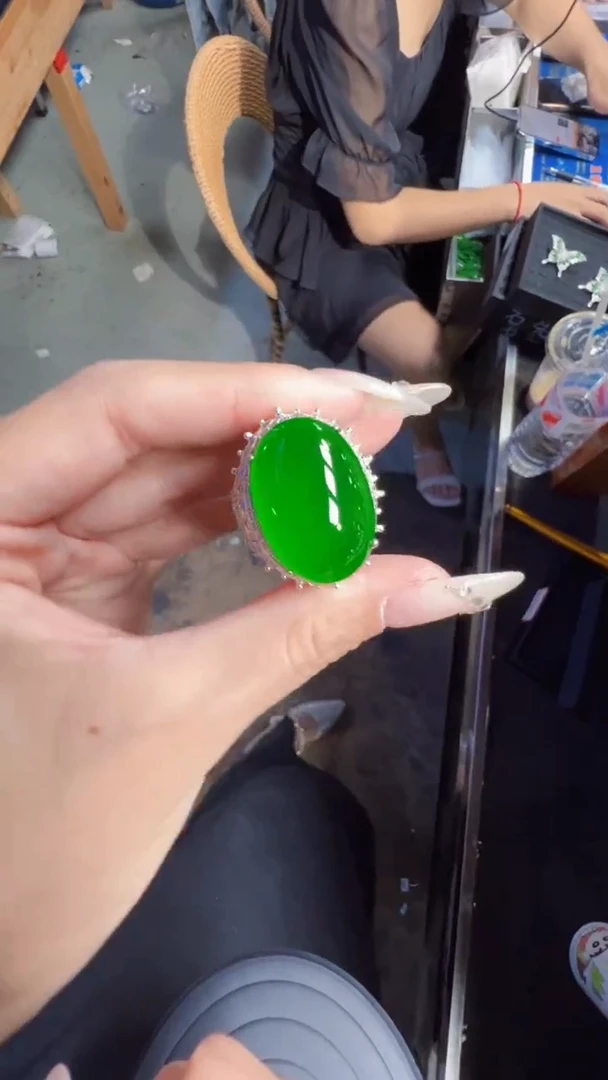 未镶嵌定制翡翠翡翠A货有轻微色差属于正常现象蛋面多样性发货1