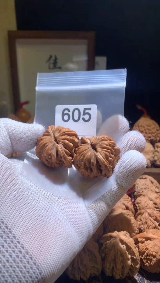 把件文玩核桃四座楼39尺别打底，影响二次销售不退不换