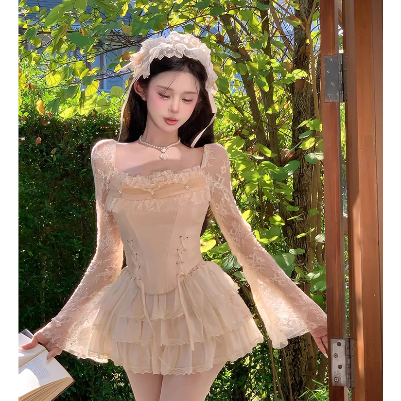 【小美】大码春季法式蕾丝喇叭袖上衣女设计感修身显瘦蓬蓬裙10838
