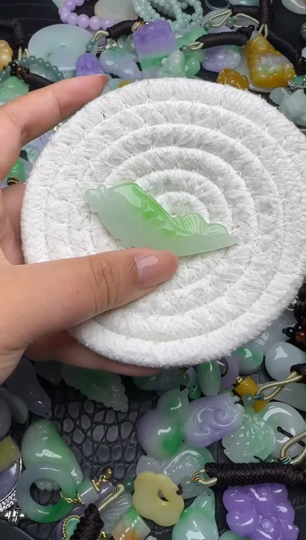 颈饰未镶嵌翡翠缅甸翡翠吊坠