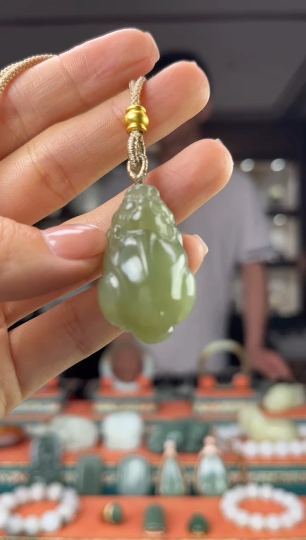 和田玉未镶嵌颈饰佩佩