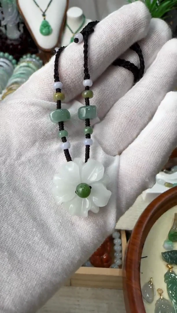 未镶嵌挂件翡翠吊坠