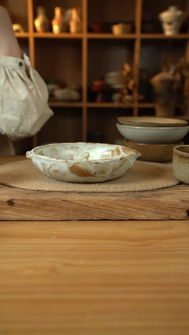 粉影系列的8英寸双耳盘1个