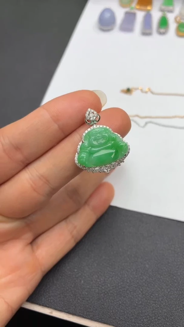 颈饰18K金镶嵌翡翠天然翡翠A货