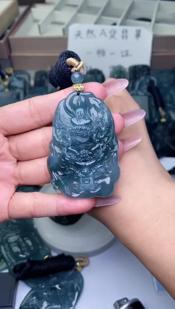 颈饰未镶嵌翡翠