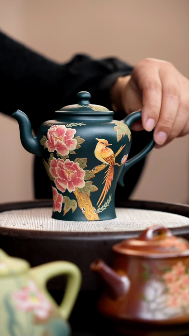 茶壶紫砂九龄君子兰小蛮腰泥绘三花鸟