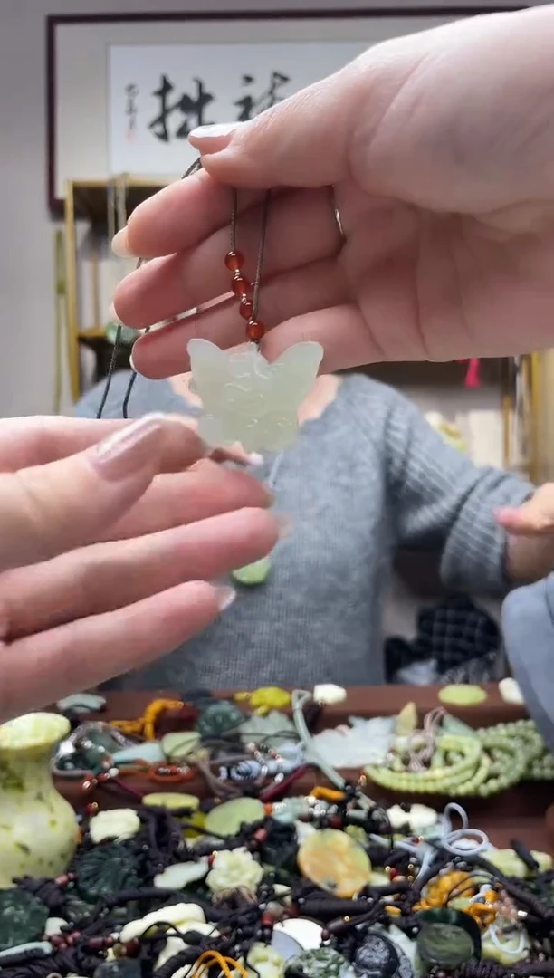 未镶嵌岫玉吊坠`