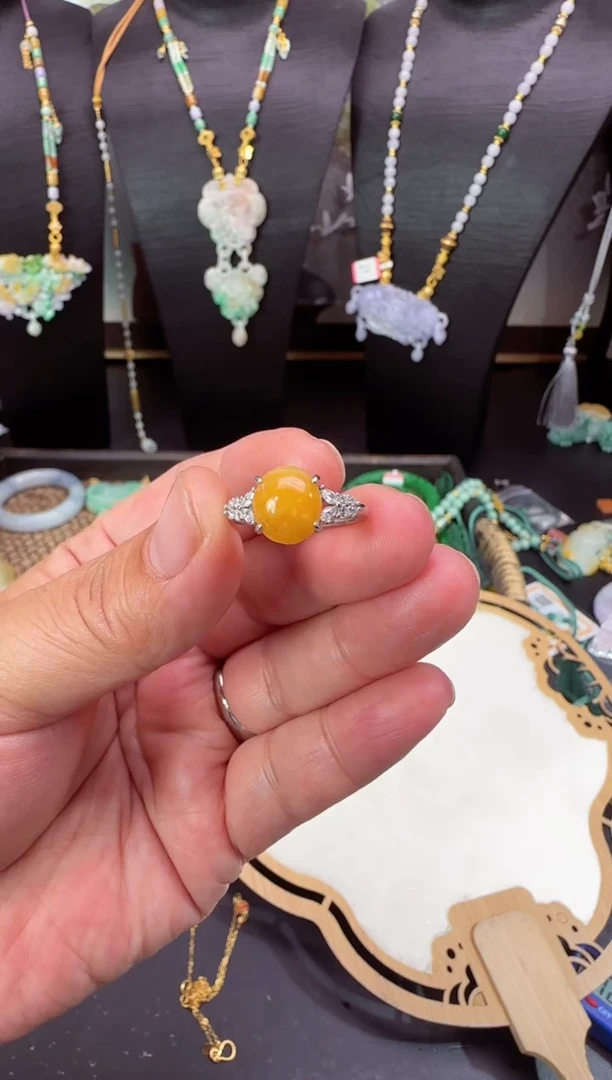 【闪购商品】翡翠颈饰未镶嵌牌子