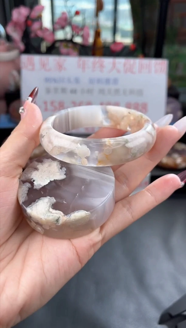 【闪购商品】石英质玉手镯未镶嵌56