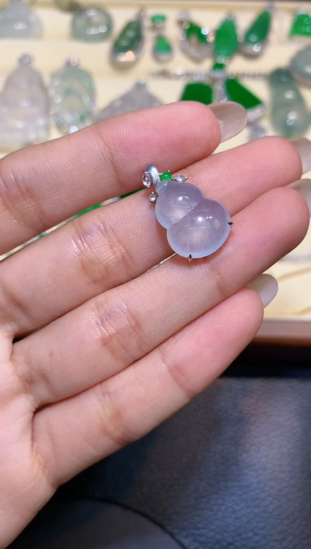 颈饰18K金镶嵌翡翠1