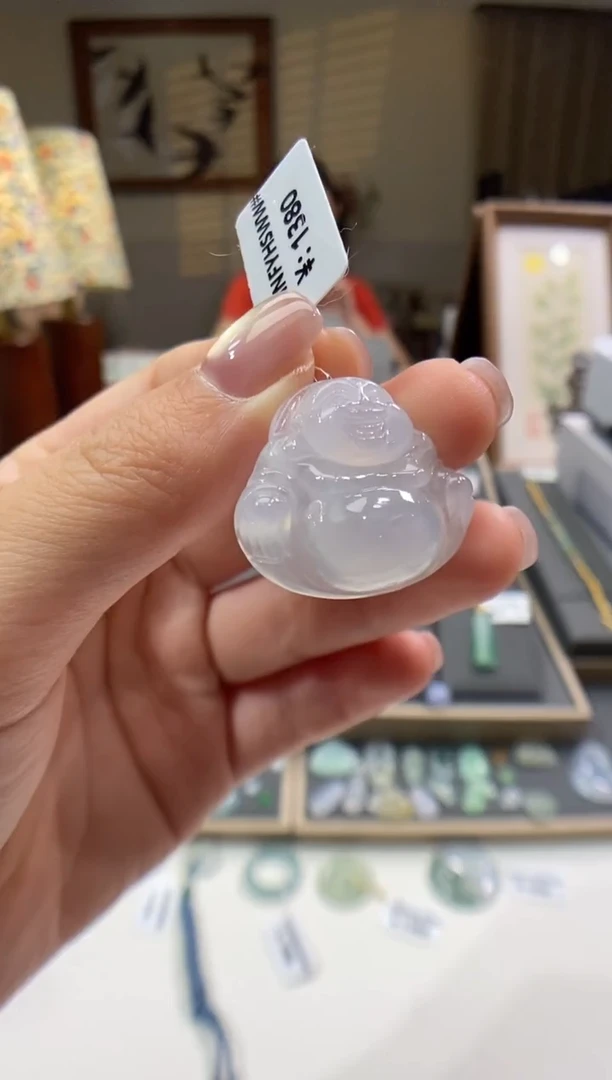 翡翠未镶嵌颈饰佛公