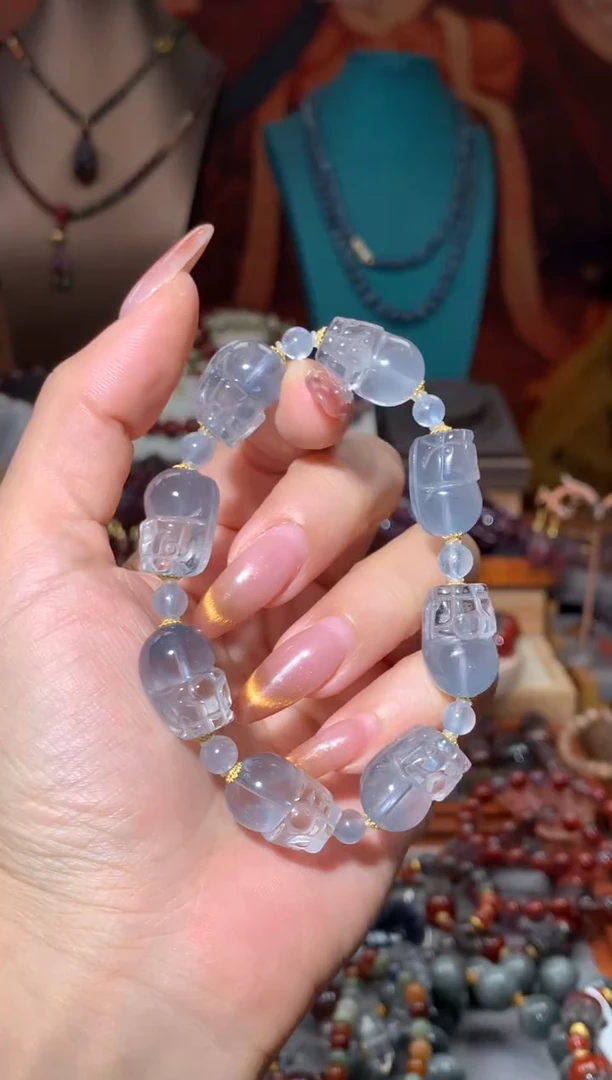 18K金镶嵌珠宝半成品水晶蓝兔毛貔貅阵