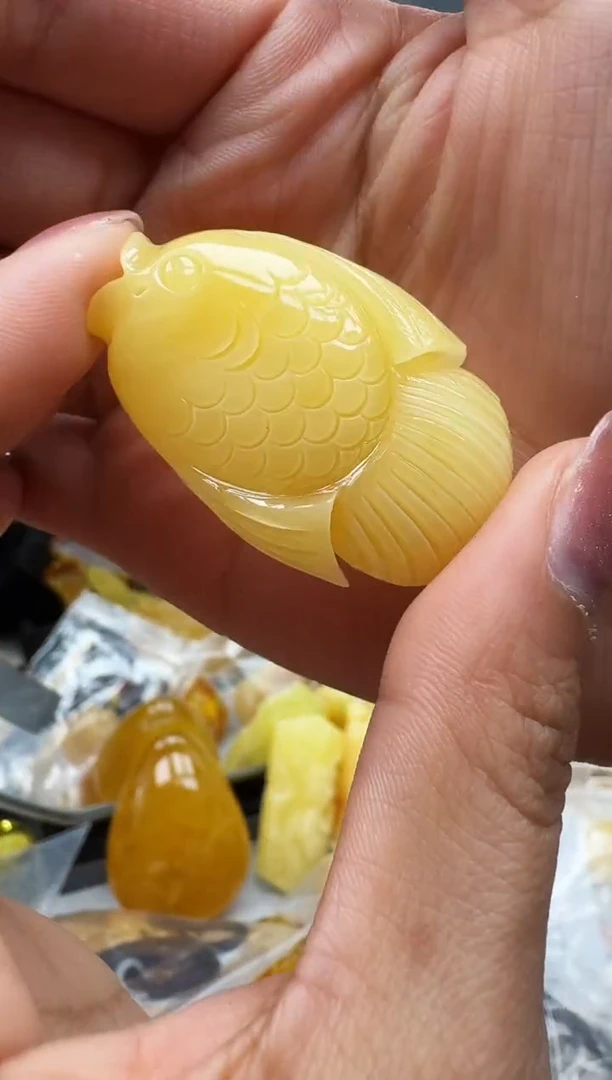 【闪购商品】琥珀裸石未镶嵌挂坠