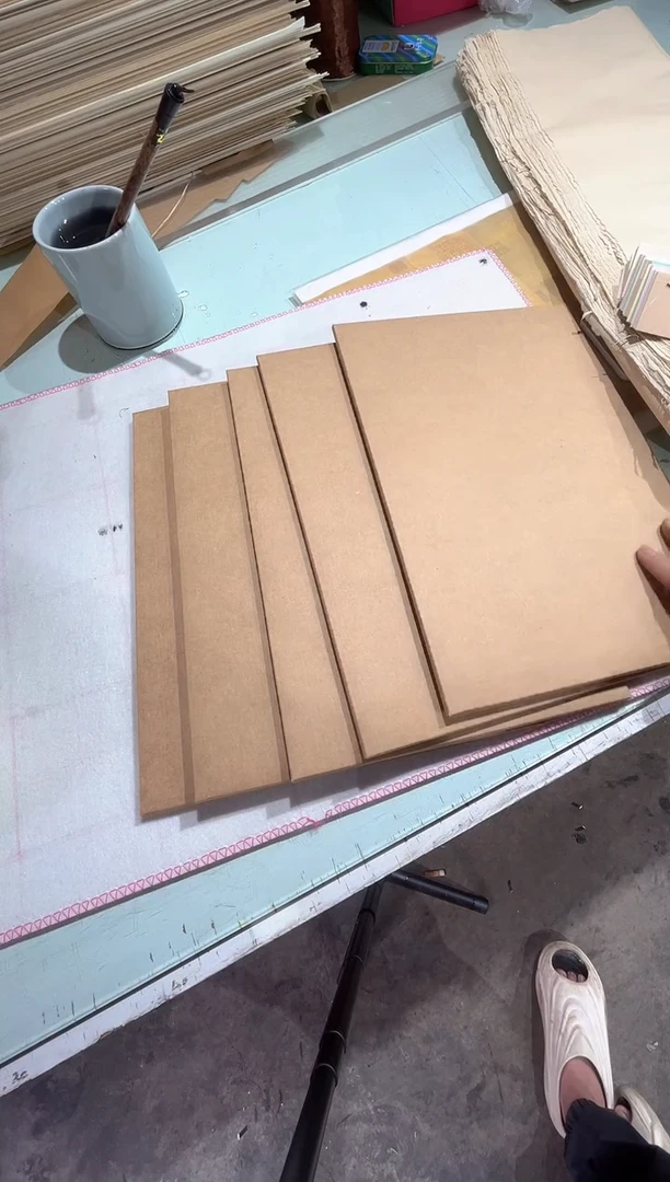 牛皮纸盒随机发货22*34