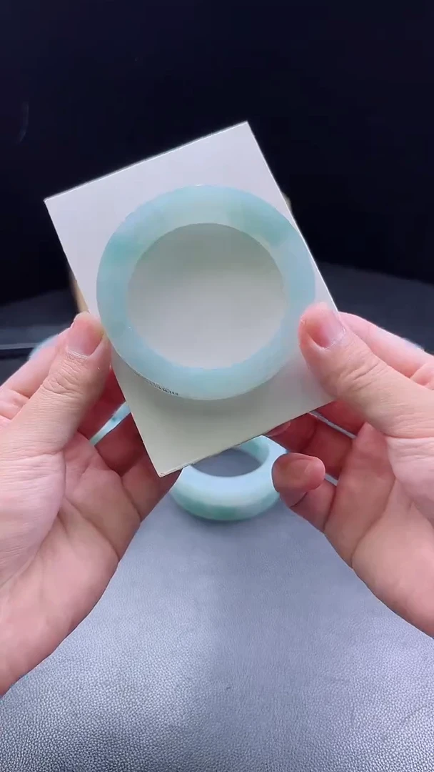 未镶嵌手镯定制翡翠冰**洁定制