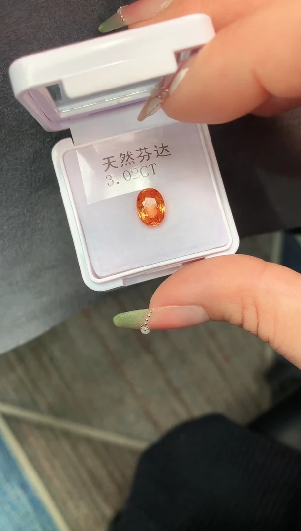 石榴石（芬达石）耳饰未镶嵌3.02克拉
