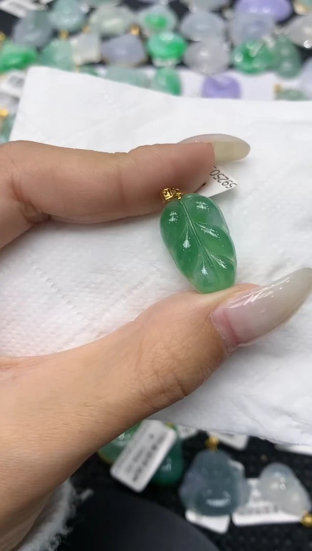 颈饰18K金镶嵌翡翠11111111111
