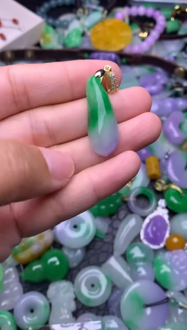 颈饰未镶嵌翡翠缅甸翡翠吊坠