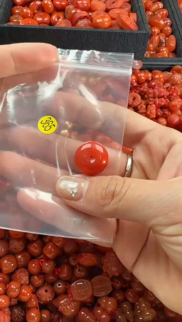 【闪购商品】南红玛瑙颈饰未镶嵌1