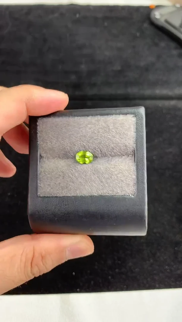 未镶嵌裸石橄榄石6*8mm天然椭圆橄榄石