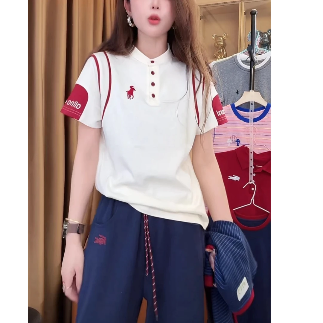 重工拼接红色字母刺绣短袖T恤女2025夏季新款百搭显瘦半纽扣上衣