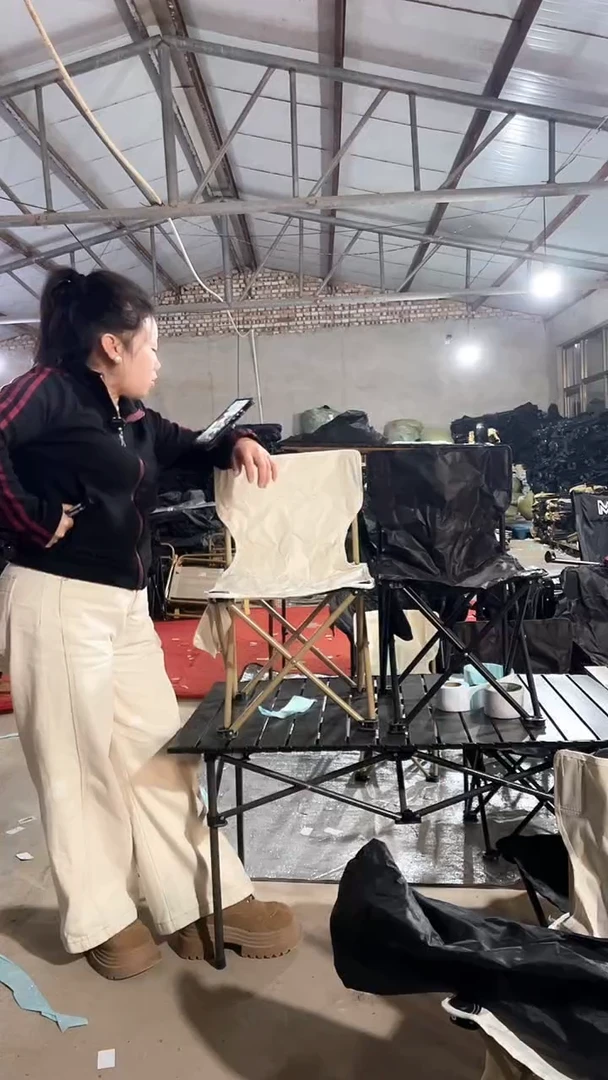 铁中号  折叠靠背  颜色随机