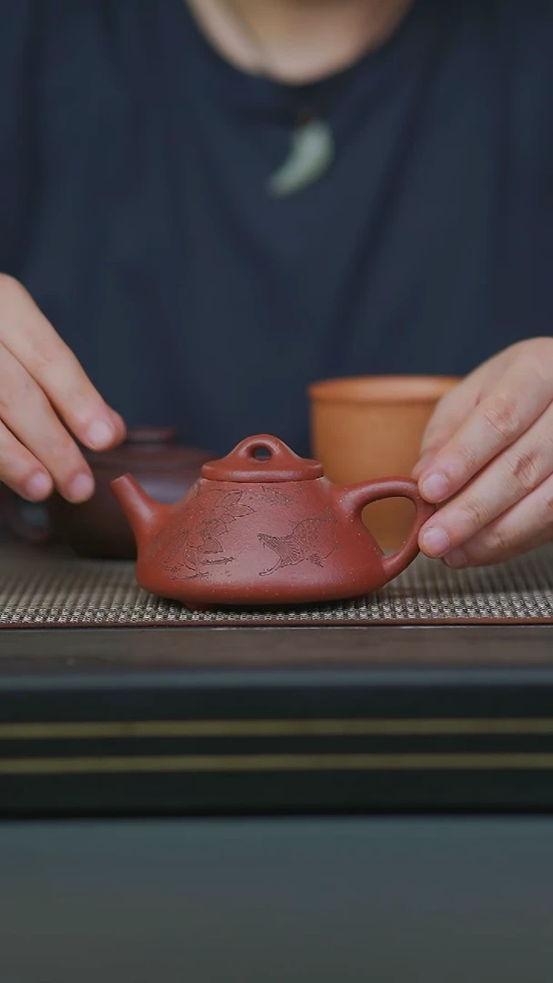 茶壶紫砂半手红降坡鳜鱼子冶200cc
