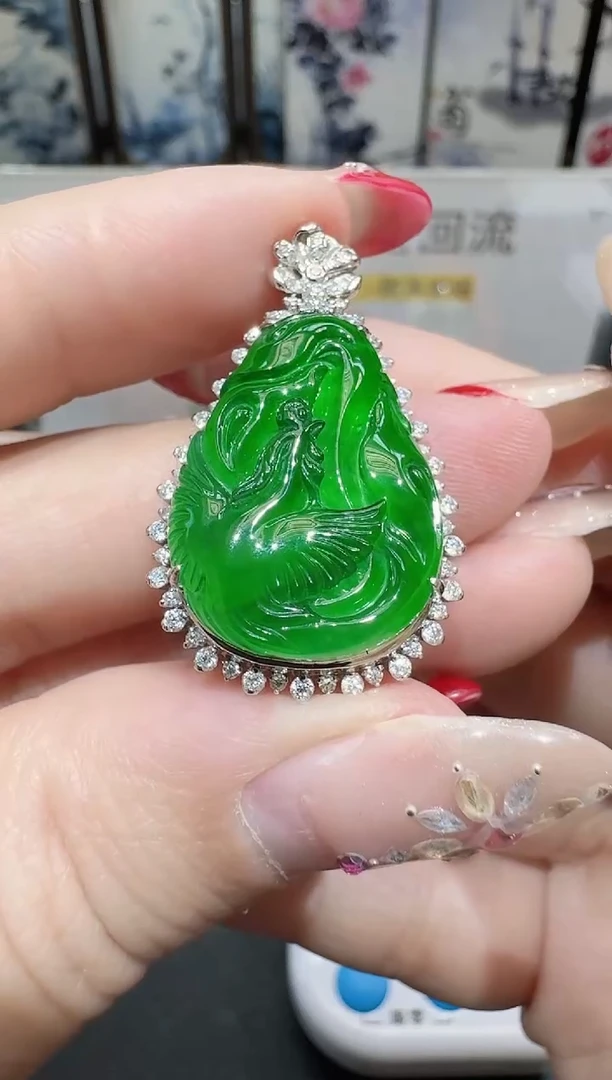 颈饰18K金镶嵌翡翠寄售回流，24小时鉴赏期