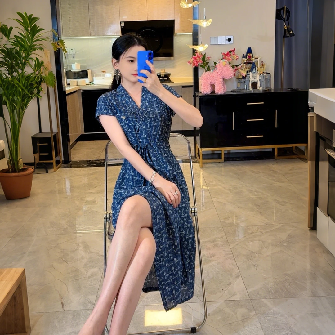 956夏季气质V领碎花连衣裙女2025新款爆款时尚洋气收腰显瘦裙子