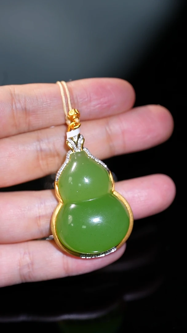 吊坠(不含链)18K金镶嵌和田玉40多样性发一