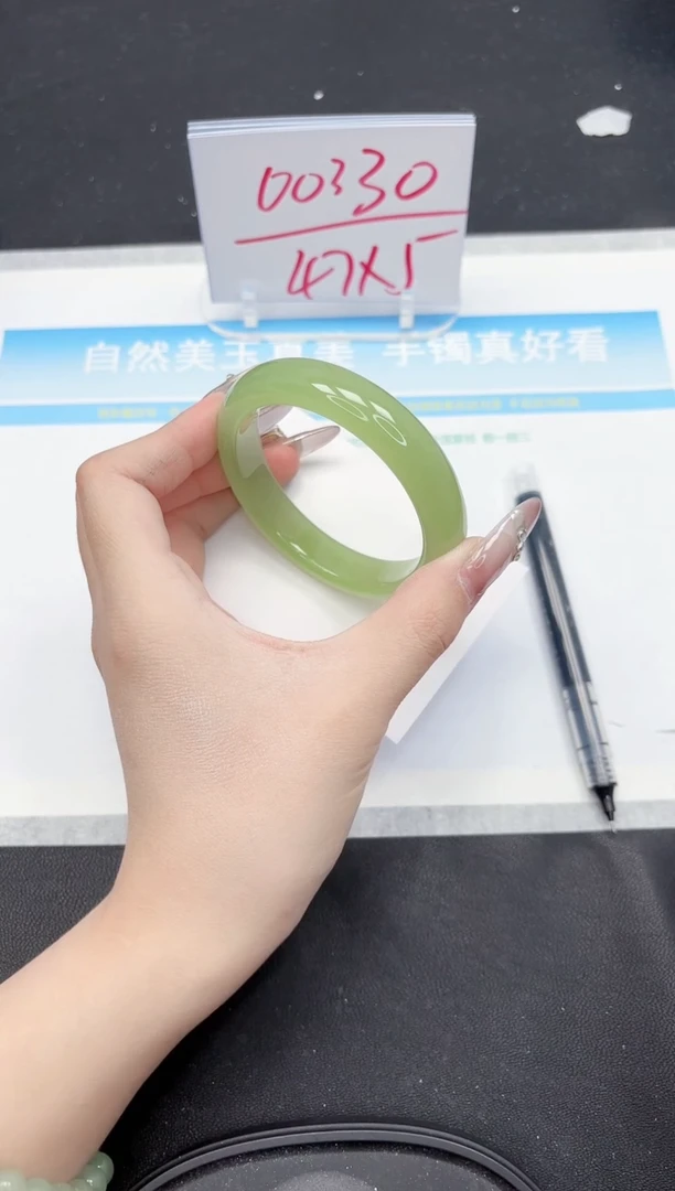 【闪购商品】石英质玉手镯未镶嵌140-56