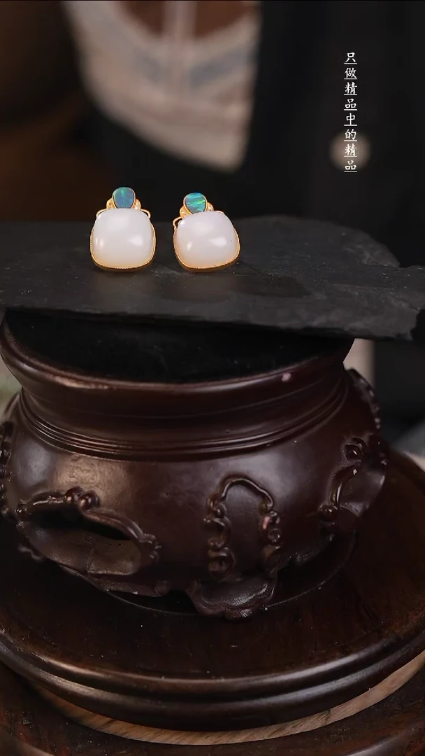 【闪购商品】和田玉耳钉18K金镶嵌白玉耳钉