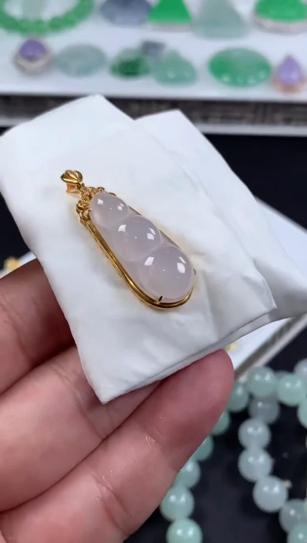 颈饰18K金镶嵌翡翠凯*叔翡翠