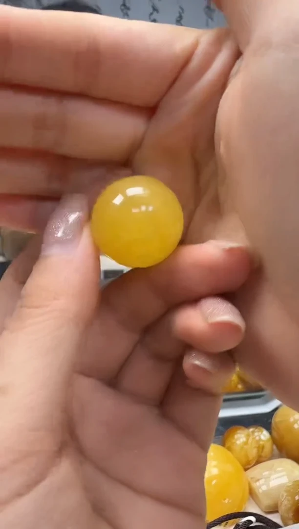 裸石琥珀未镶嵌如图