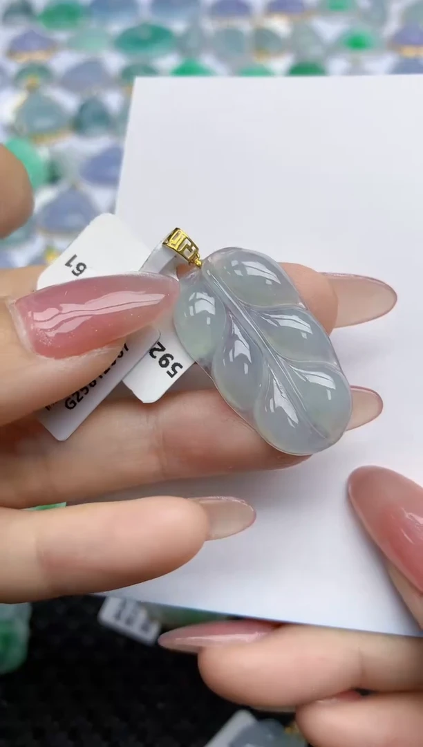 【闪购商品】翡翠挂件18K金镶嵌天然翡翠A货