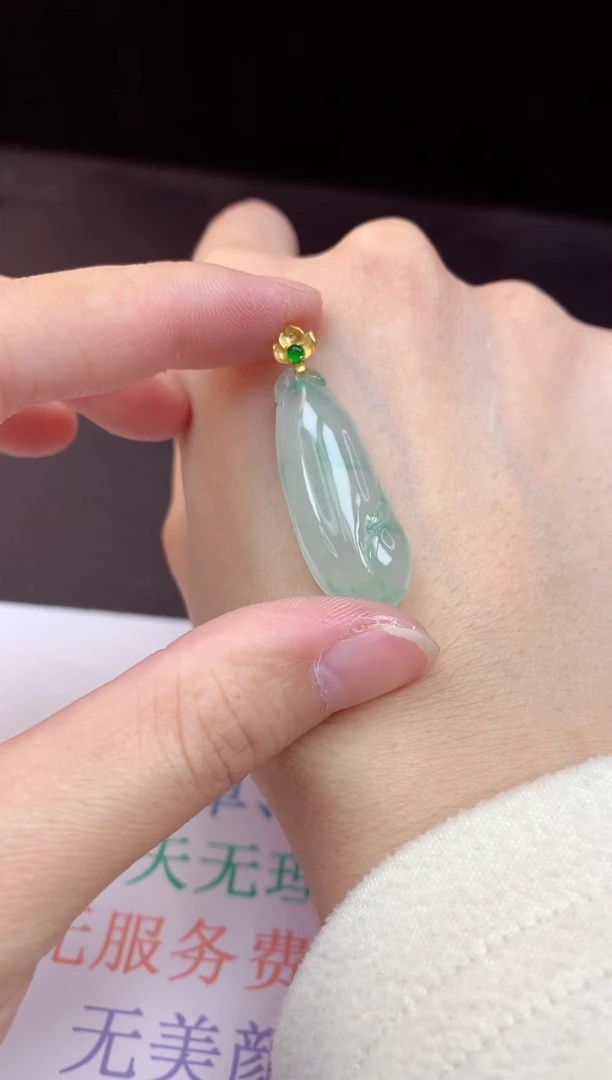 【闪购商品】翡翠颈饰18K金镶嵌多样性随机一件发