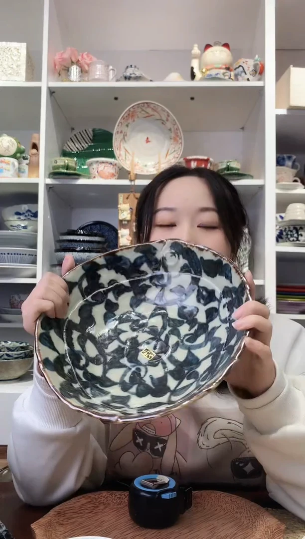 陶瓷章鱼唐草三足大钵26cm